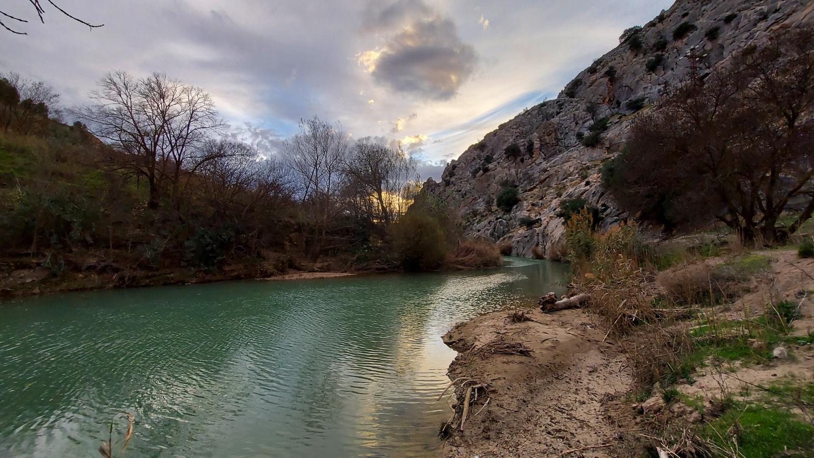 Rio Guadalhorce a su paso por la Peña de los Enamorados